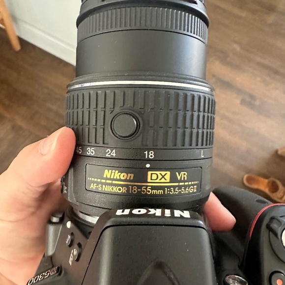 Nikon D5300 24.2 MP Digital SLR Camera - Black (18-55mm f/3.5-5.6G ED VR Lens) - Picture 2 of 5